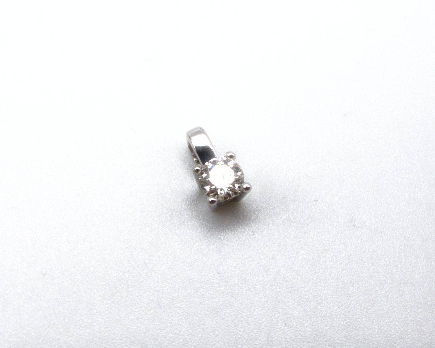 Produktfoto: S&Uuml;SSER KLEINER SOLIT&Auml;R ANH&Auml;NGER WEISSGOLD 375 BRILLANT 0,20CT JG 960100191000012